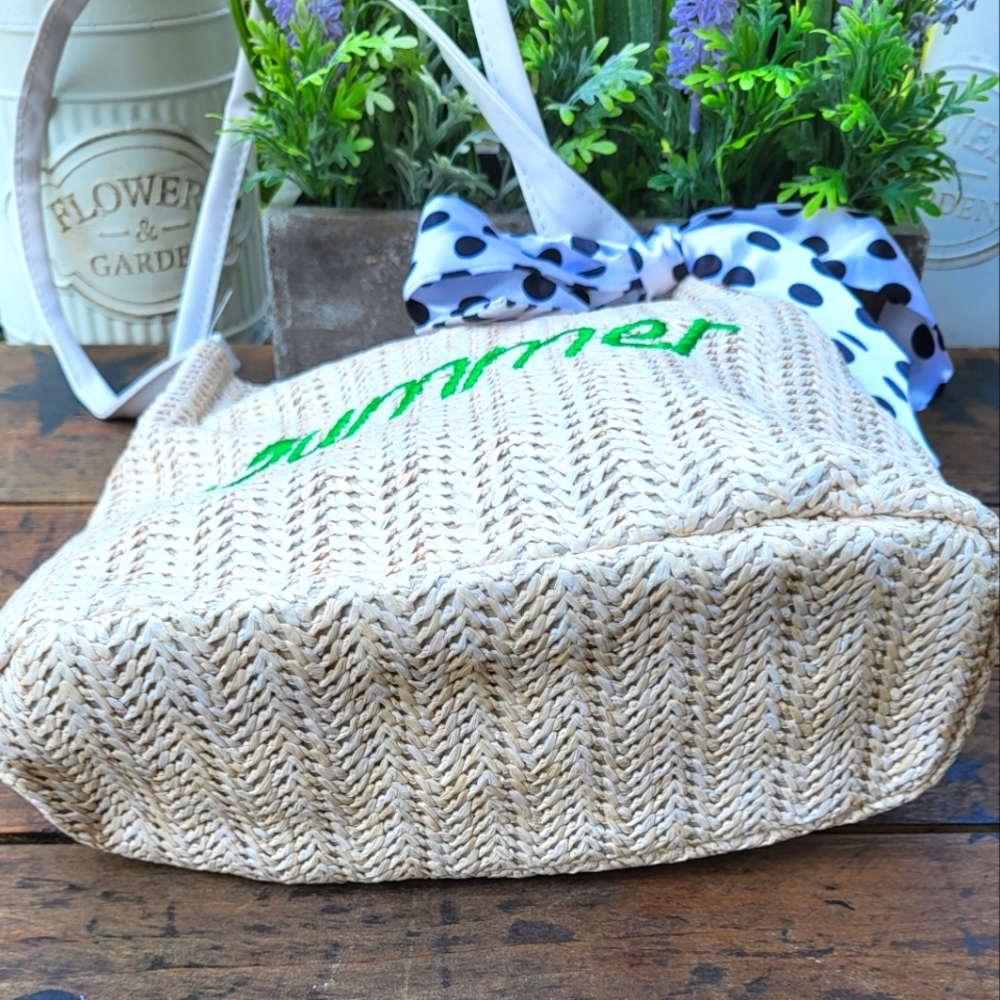 Cute woven mid size shoulder bag for summer. Button closure, removable bow. NEW! - Picture 2 of 4